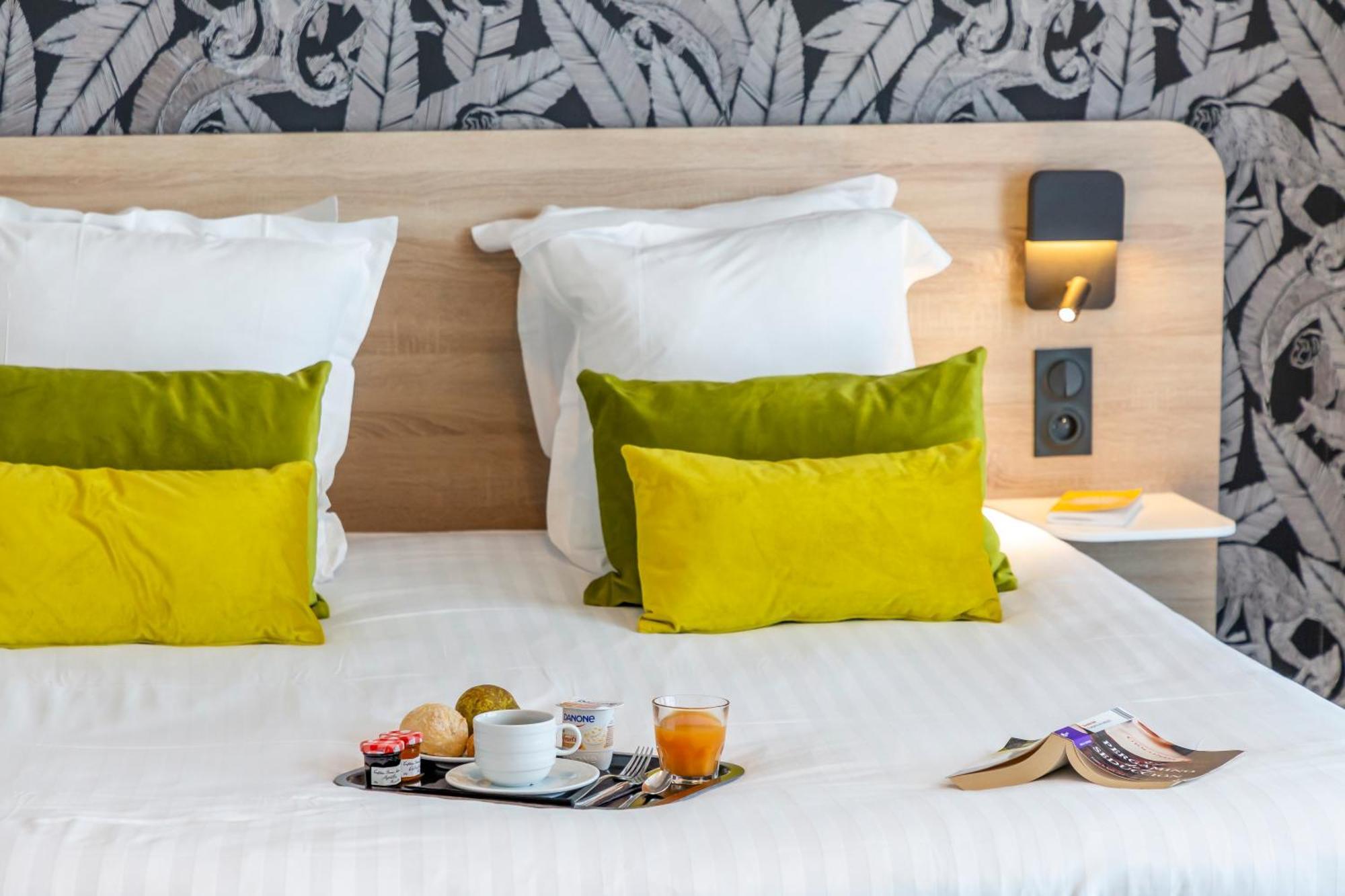Nemea Arenas Aeroport 4*